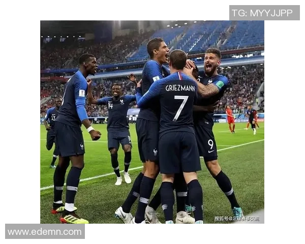 乌塔斯乌沙克士邦迎战克鲁姆期待精彩对决展现足球魅力与团队精神